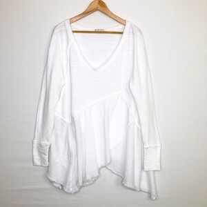 Free people with a free white mixed media, V-neck oversized tunic top